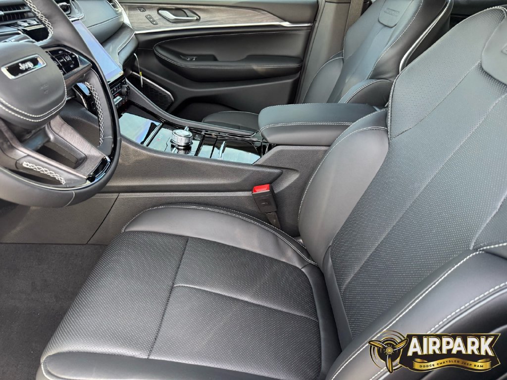 New 2025 Jeep Grand Cherokee Overland w/ Adv Protech Group III AWD/4WD image 12