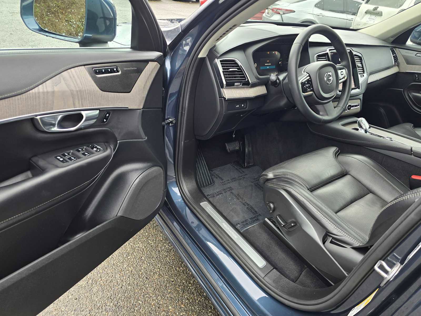 Certified 2023 Volvo XC90 T8 Ultimate w/ Protection Package Premier image 19