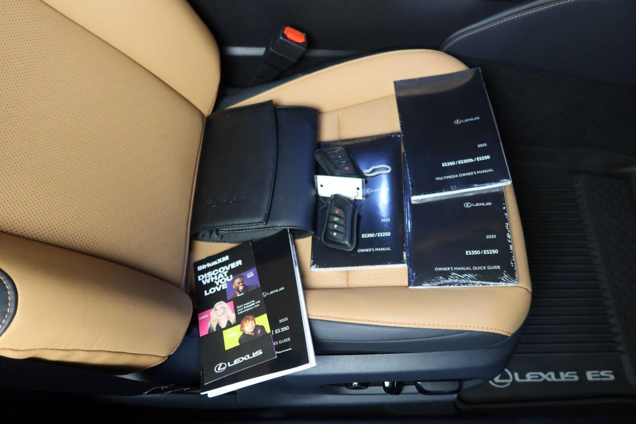 Used 2025 Lexus ES 350 w/ Premium Package image 26