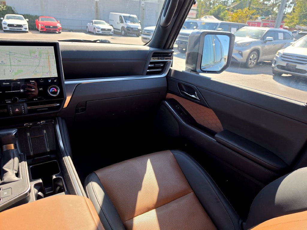Used 2025 Lexus GX 550 w/ Accessory Package (Z1) AWD/4WD image 17