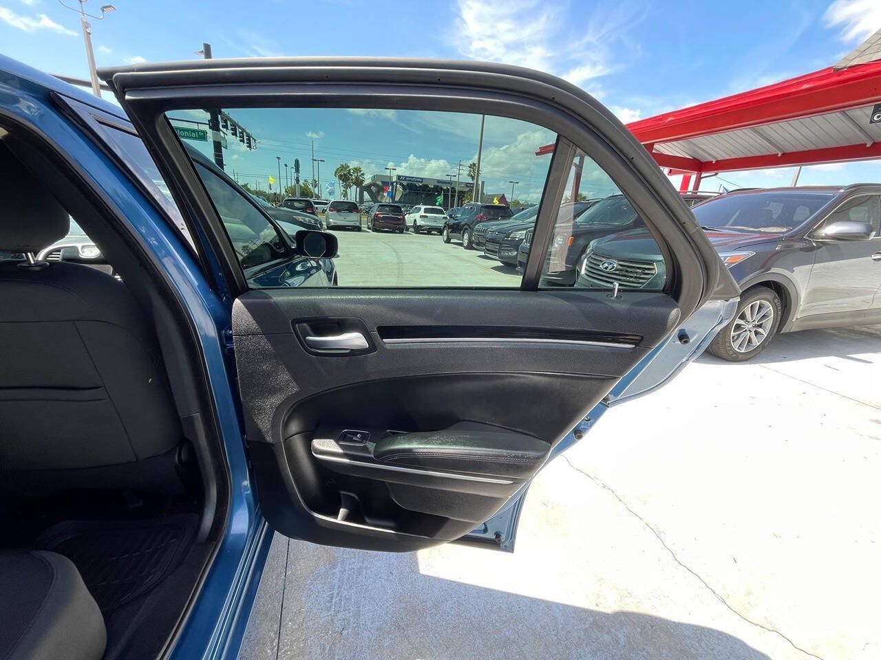 Used 2023 Chrysler 300 Touring w/ Sport Appearance Package RWD image 12