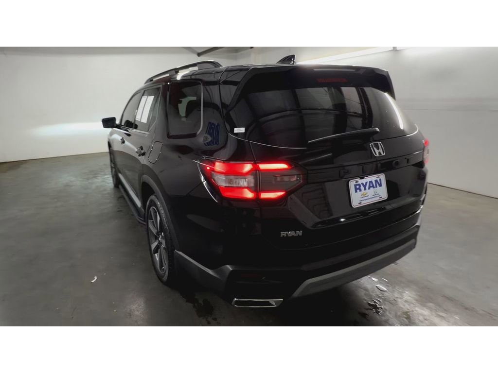 Used 2023 Honda Pilot Touring image 7