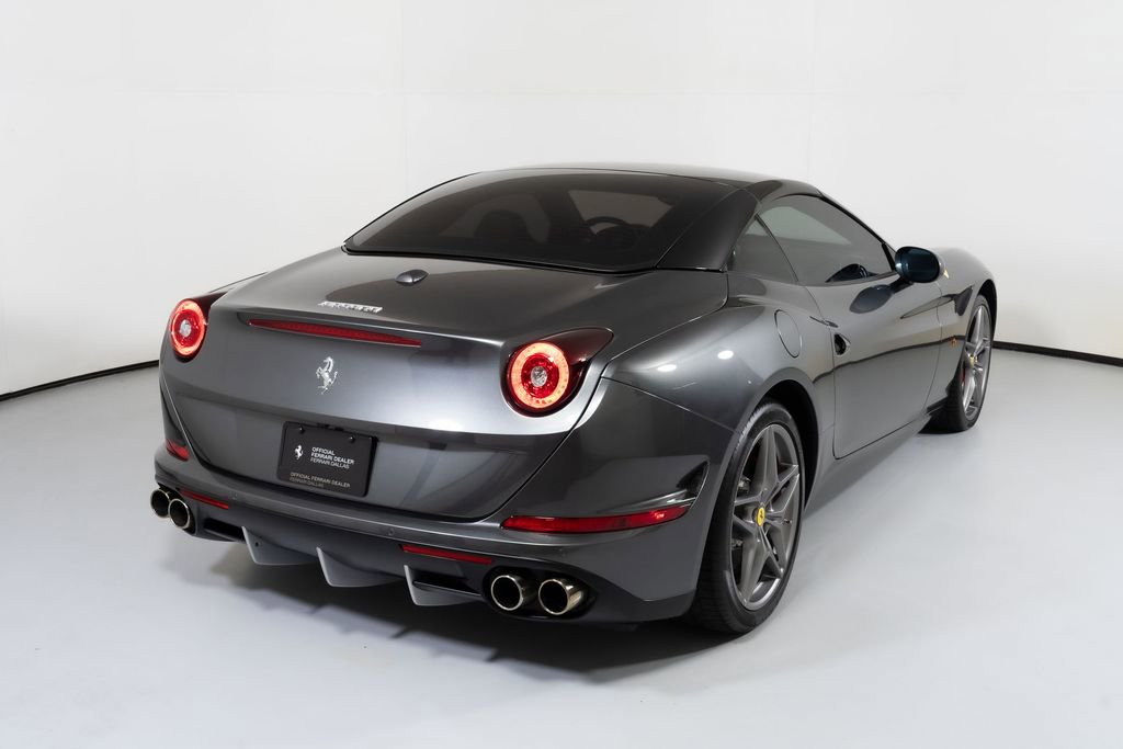 Used 2015 Ferrari California T RWD image 18
