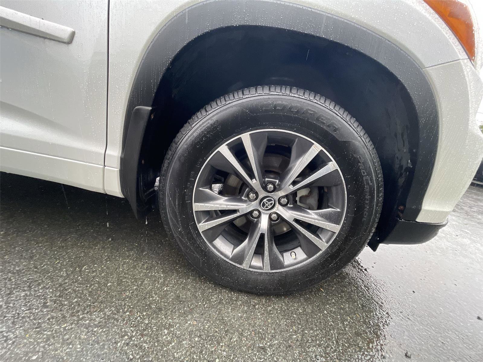 Used 2016 Toyota Highlander XLE w/ Protection Package #3 AWD/4WD image 10