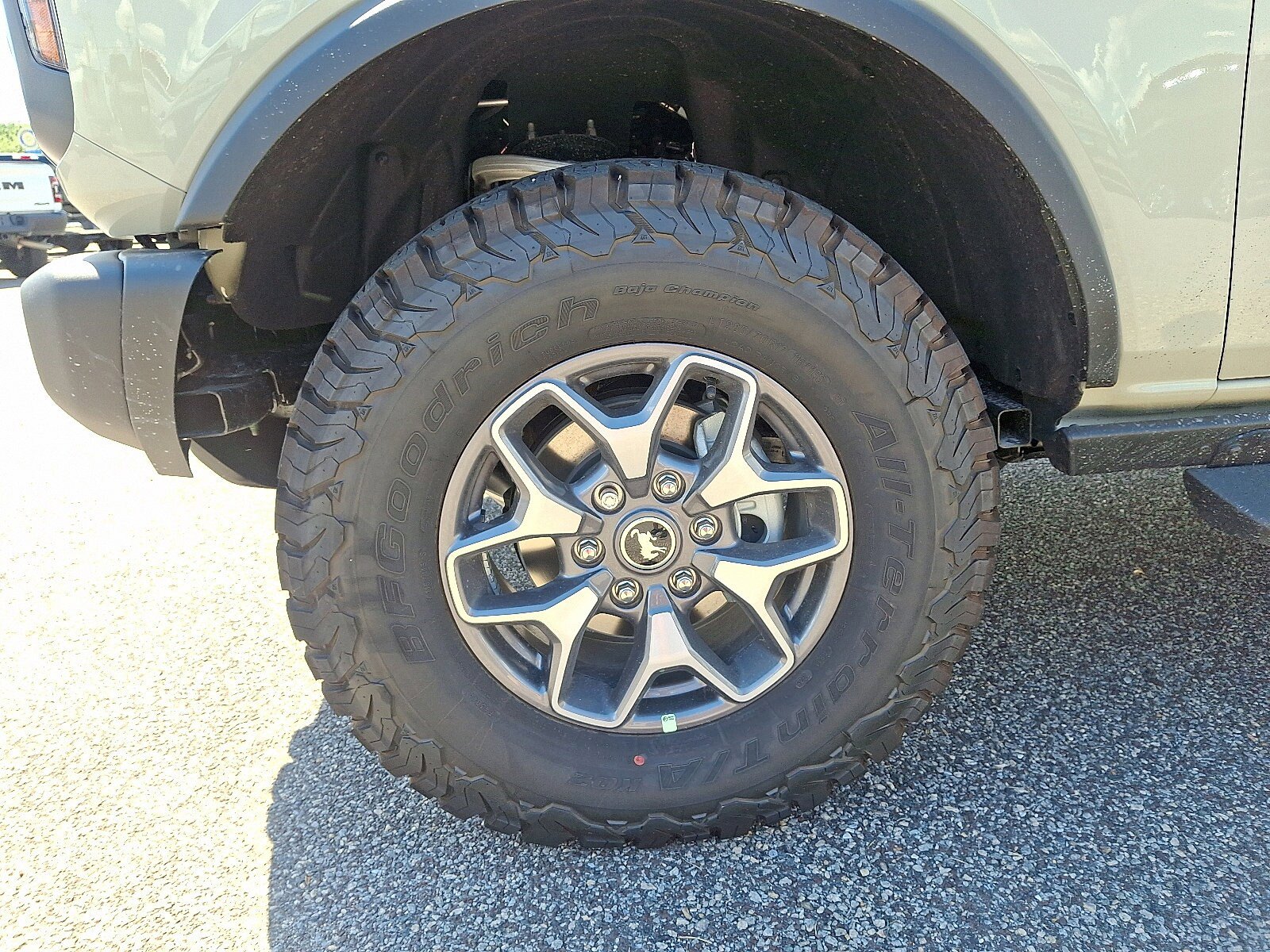 New 2025 Ford Bronco Badlands image 25