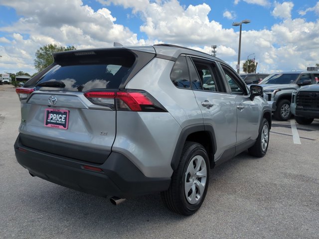 Used 2021 Toyota RAV4 LE FWD image 5