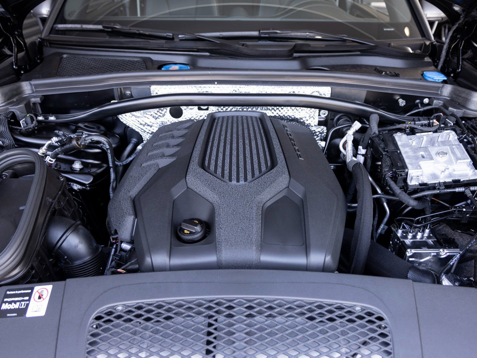 New 2025 Porsche Macan Turbo image 36