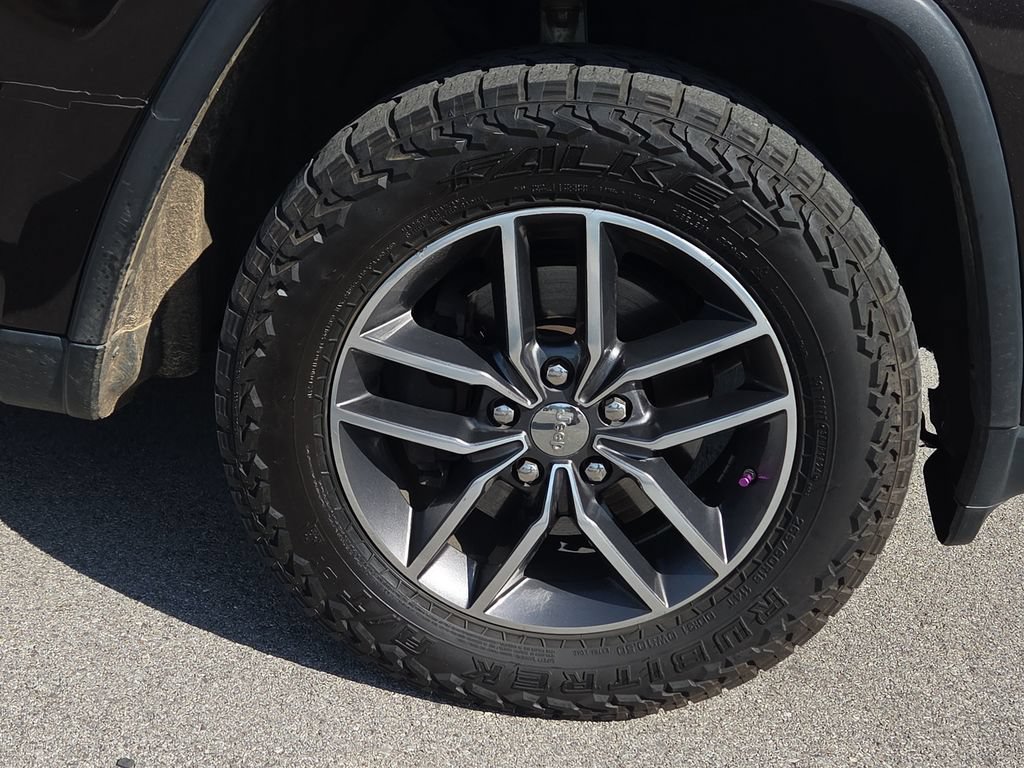 Used 2017 Jeep Grand Cherokee Limited AWD/4WD image 2
