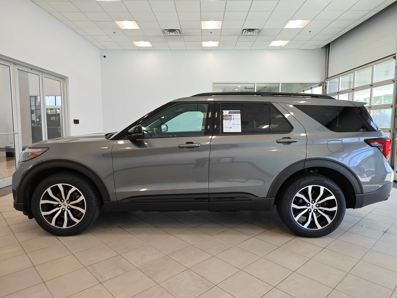 Used 2025 Ford Explorer ST-Line AWD/4WD image 6