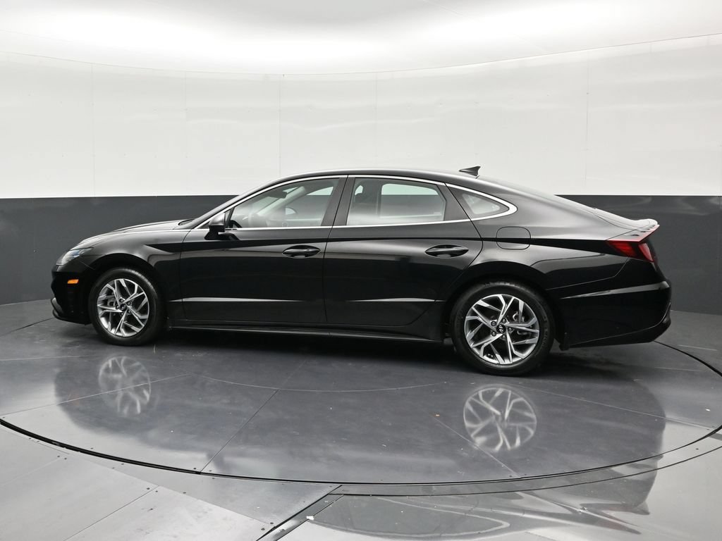 Used 2023 Hyundai Sonata SEL FWD image 2