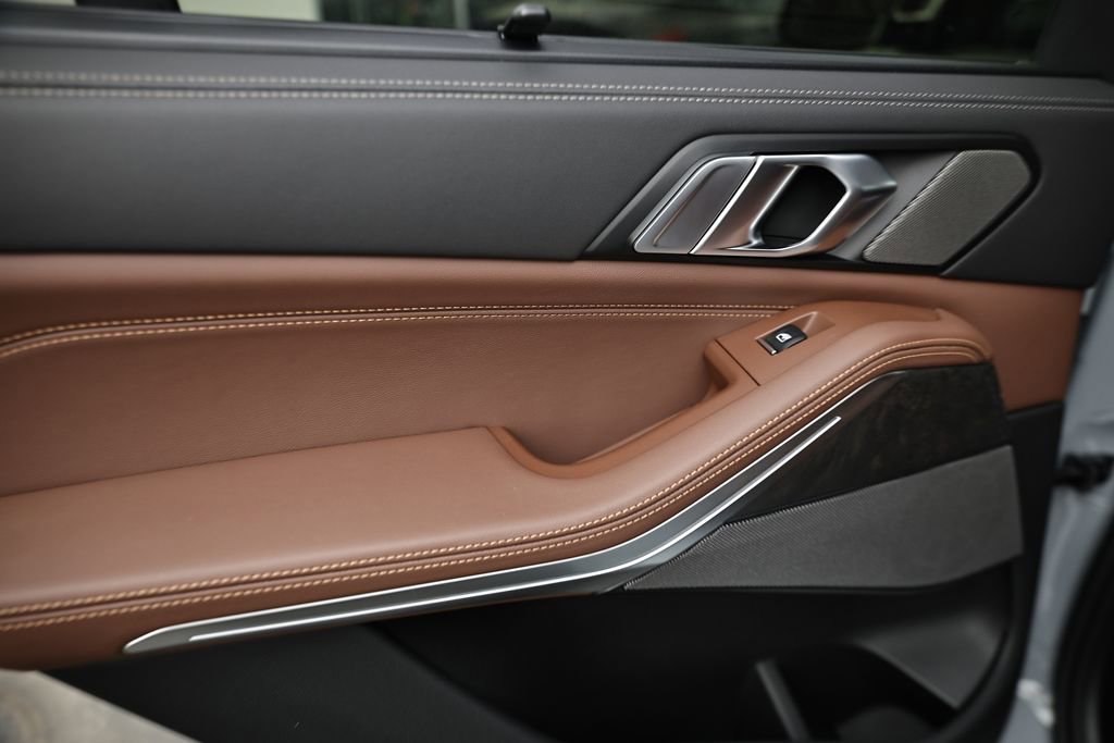 New 2026 BMW X5 xDrive50e w/ Executive Package image 24