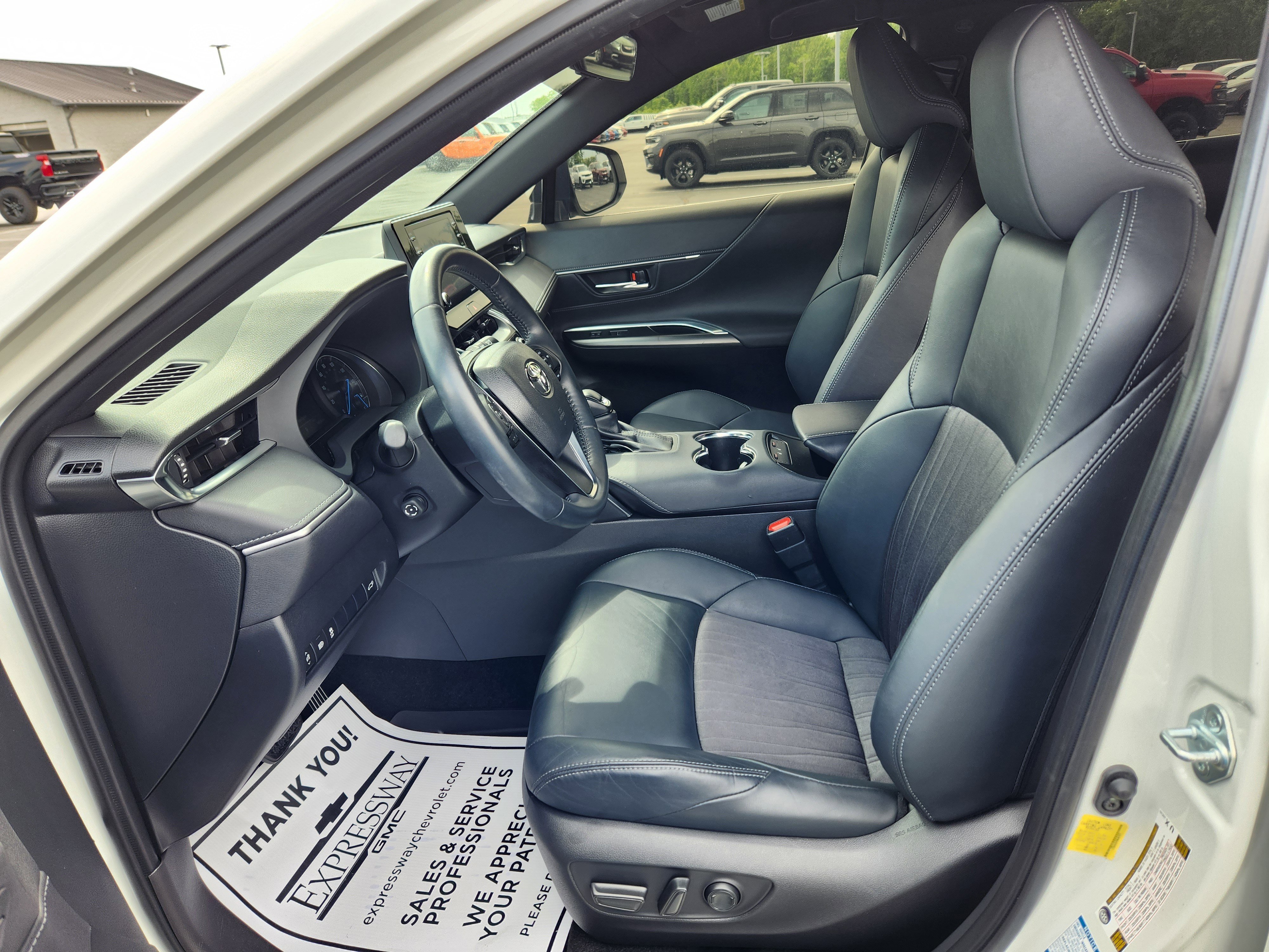 Used 2021 Toyota Venza XLE AWD/4WD image 12