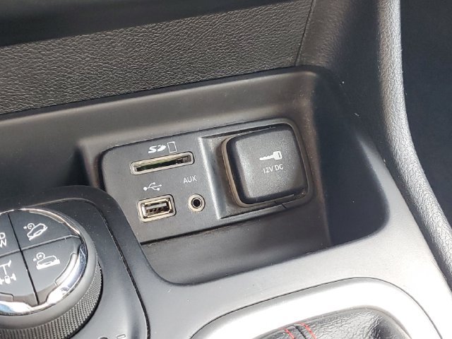 Used 2017 Jeep Cherokee Trailhawk AWD/4WD image 25