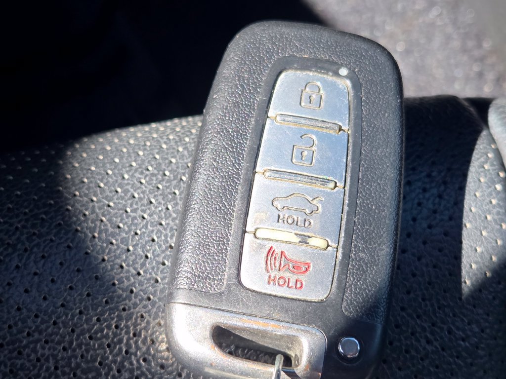 Used 2013 Hyundai Genesis 3.8 RWD image 31
