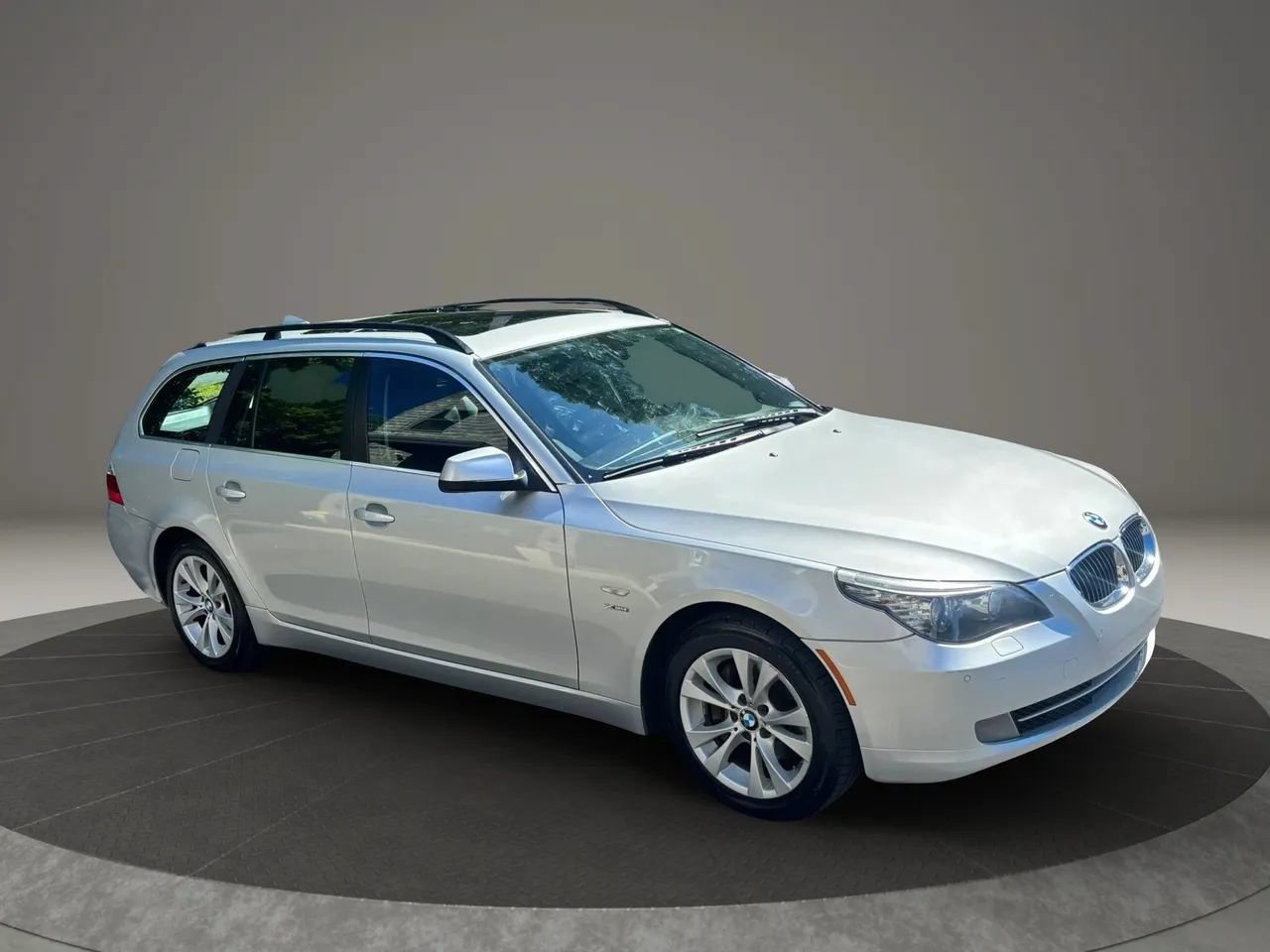 Used 2010 BMW 535i xDrive Wagon AWD/4WD image 9