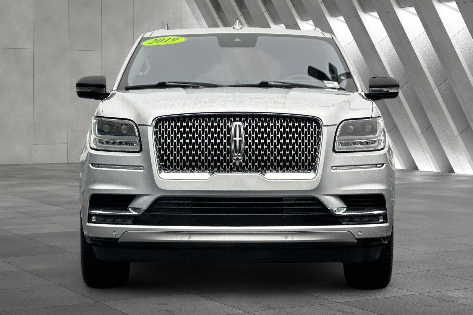 Used 2019 Lincoln Navigator Reserve image 9
