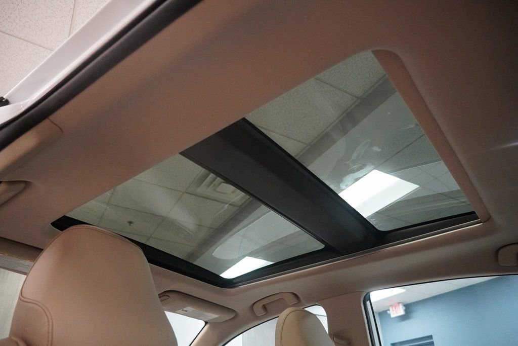 Used 2020 Toyota Camry XLE w/ Navigation Package image 9