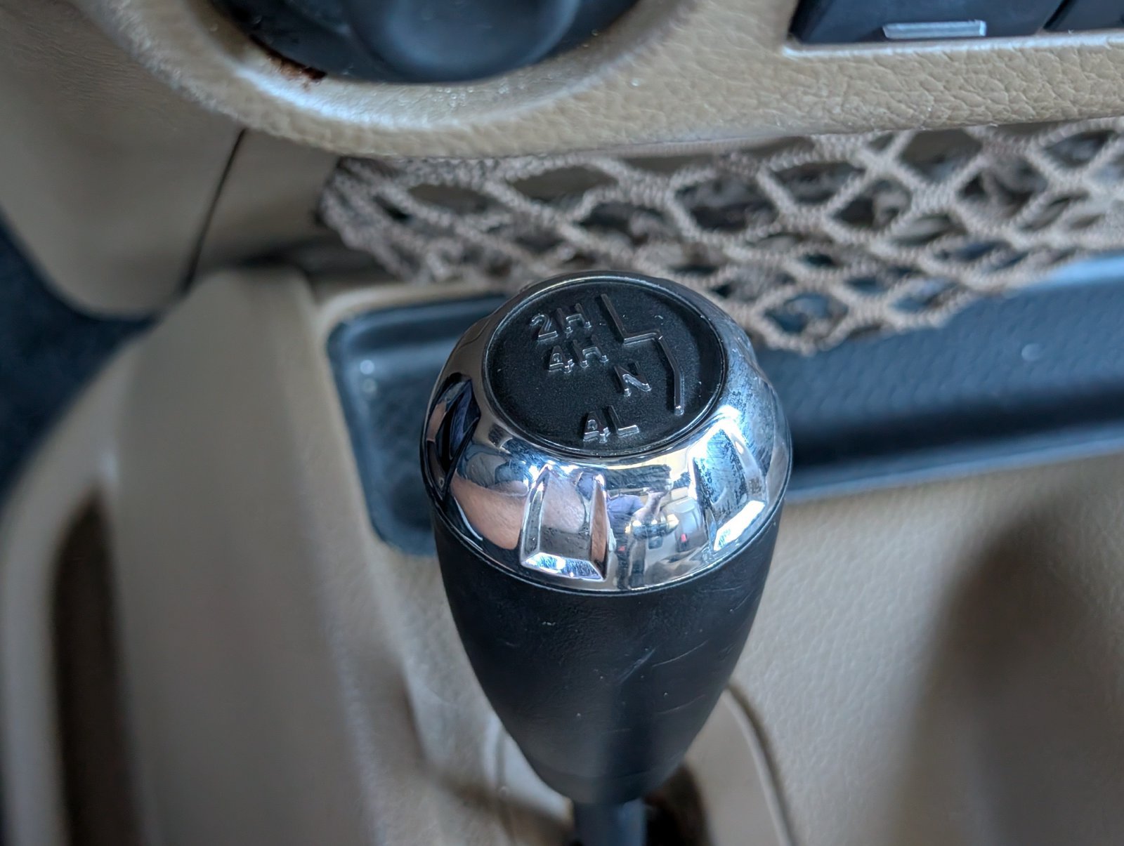 Used 2015 Jeep Wrangler Unlimited Sahara w/ Connectivity Group AWD/4WD image 23