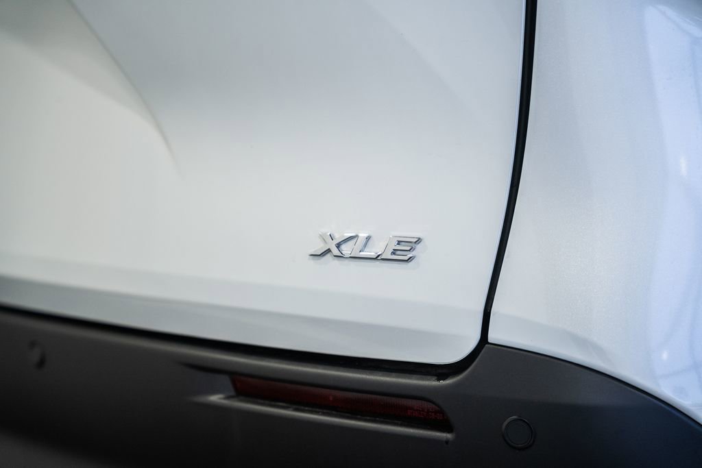 New 2026 Toyota Sienna XLE AWD/4WD image 8