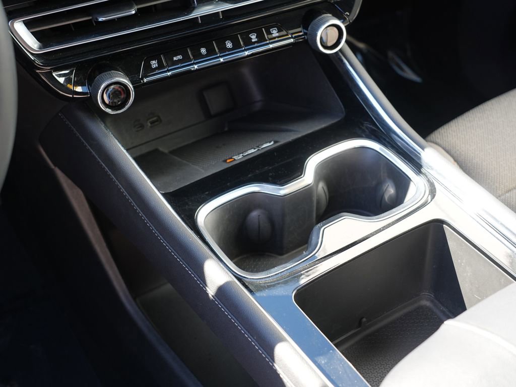 Used 2025 Chevrolet Traverse LT image 24