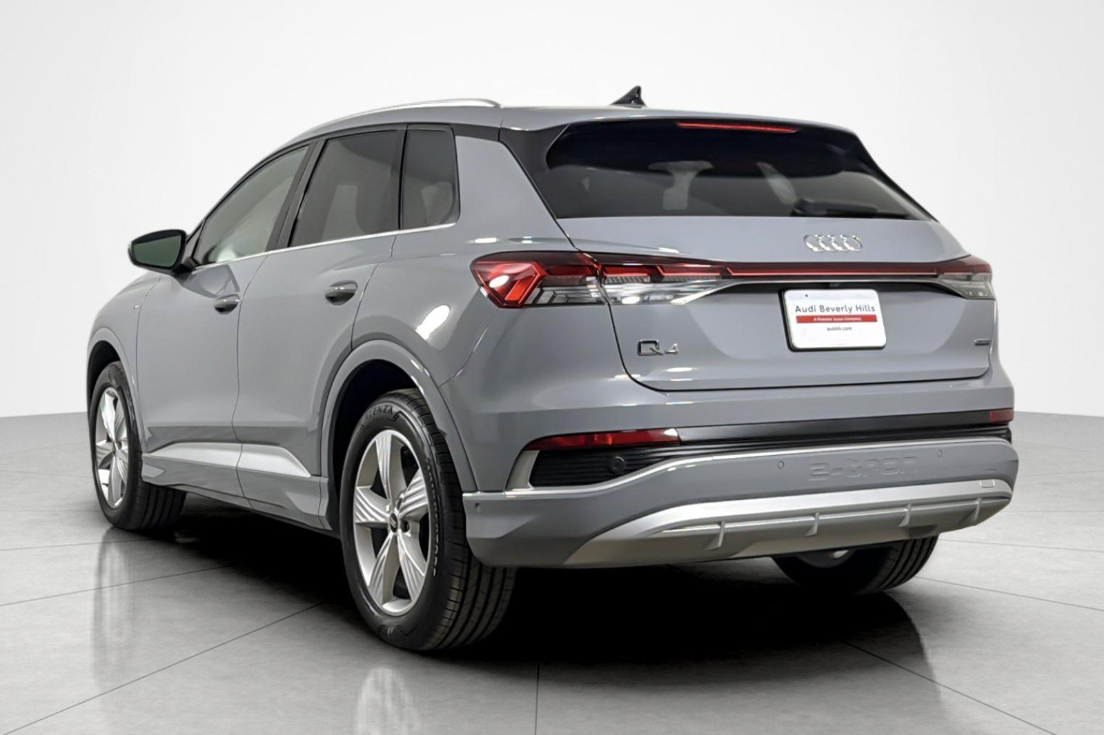 Used 2023 Audi Q4 e-tron Prestige AWD/4WD image 3