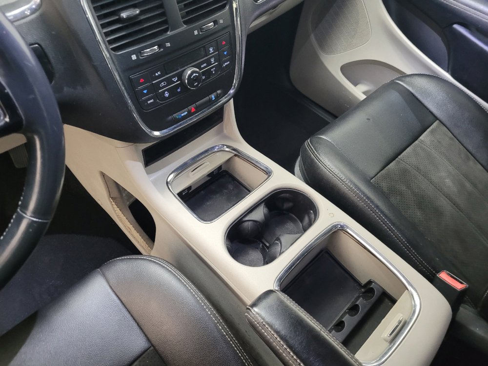 Used 2019 Dodge Grand Caravan SXT w/ Driver Convenience Group FWD image 26