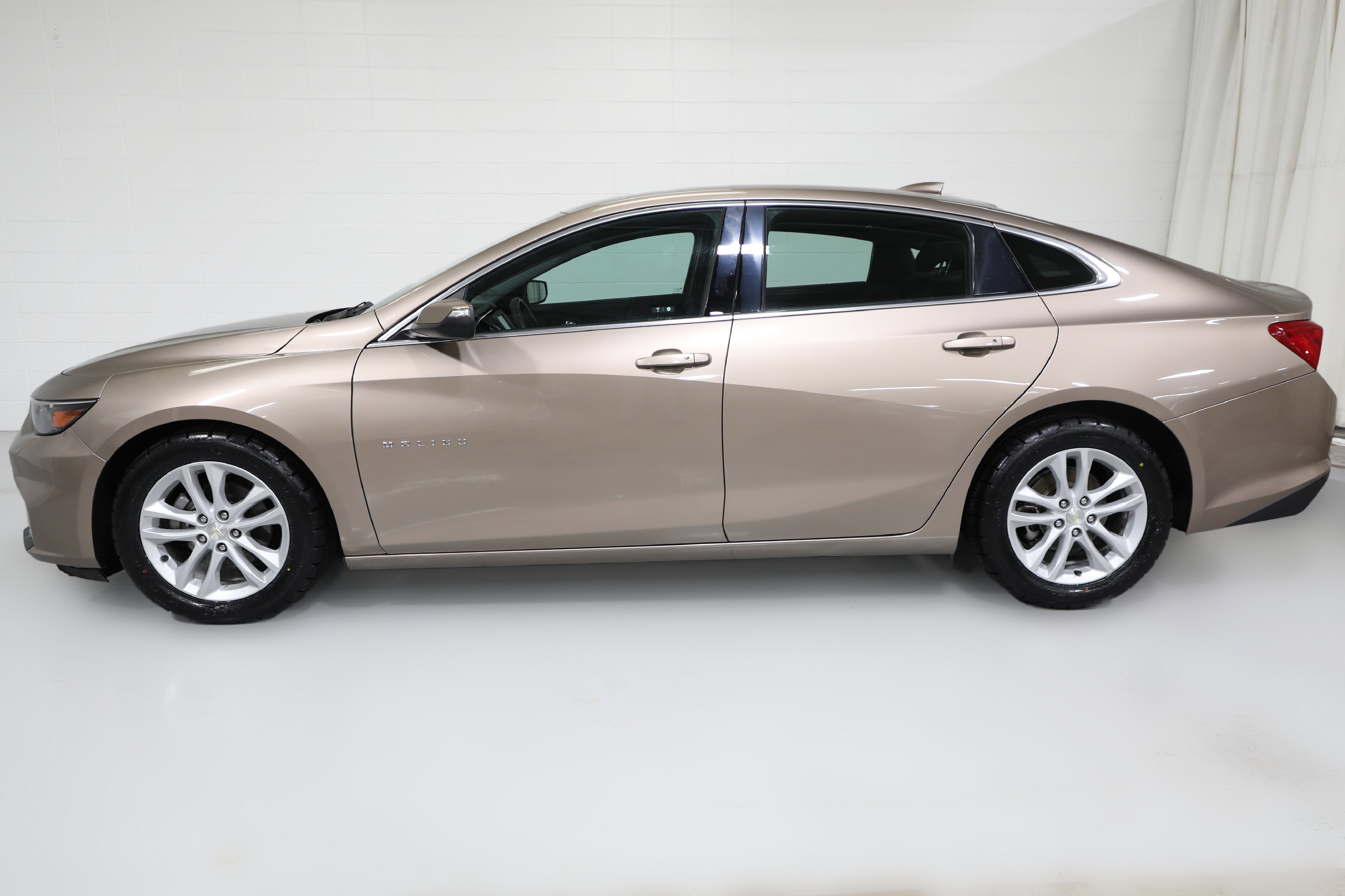 Used 2018 Chevrolet Malibu Hybrid image 13