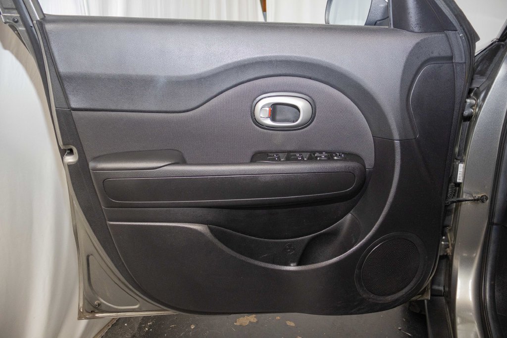 Used 2014 Kia Soul FWD image 10