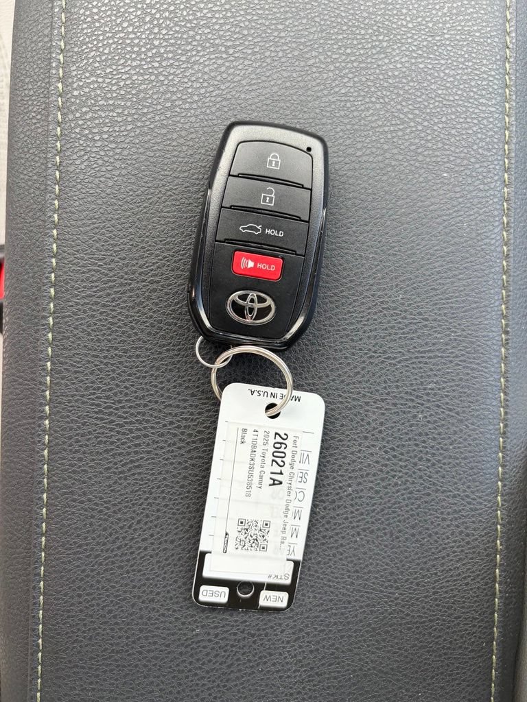 Used 2025 Toyota Camry XLE AWD/4WD image 47