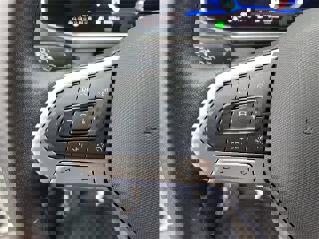 Certified 2025 Volkswagen Taos SE image 19