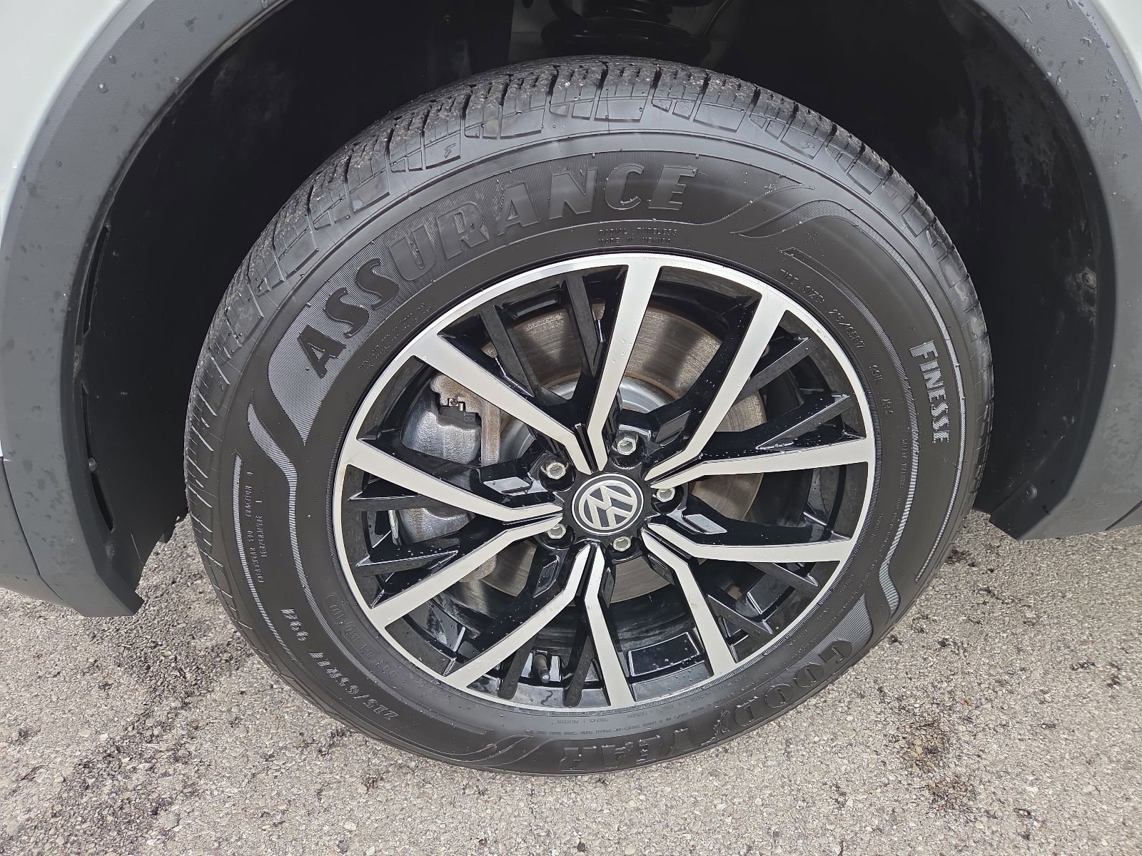 Used 2021 Volkswagen Tiguan SE FWD image 16