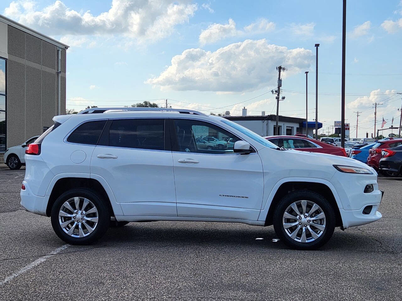 Used 2017 Jeep Cherokee Overland w/ Technology Group image 11