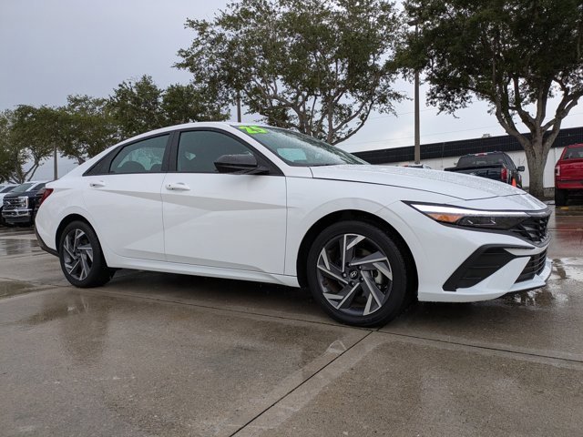 Used 2025 Hyundai Elantra Sport image 2