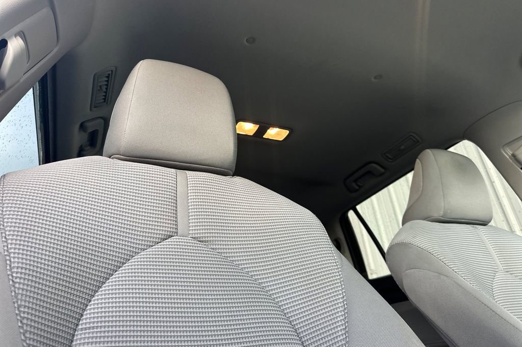 Used 2022 Toyota Highlander LE image 19