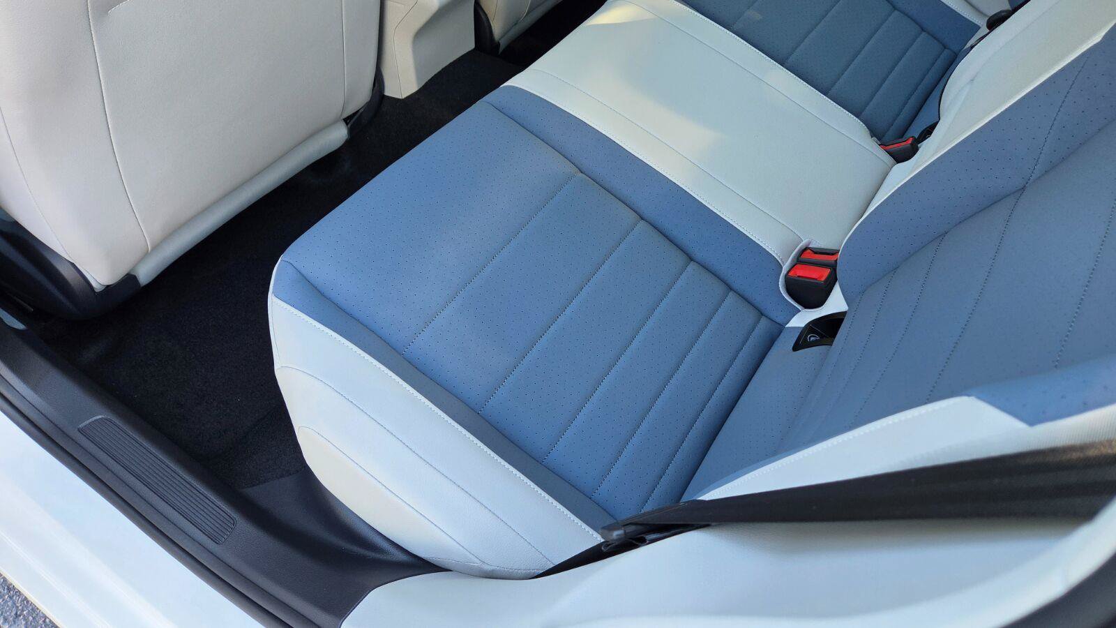 Certified 2025 Volkswagen Jetta SE w/ Sunroof Package FWD image 50