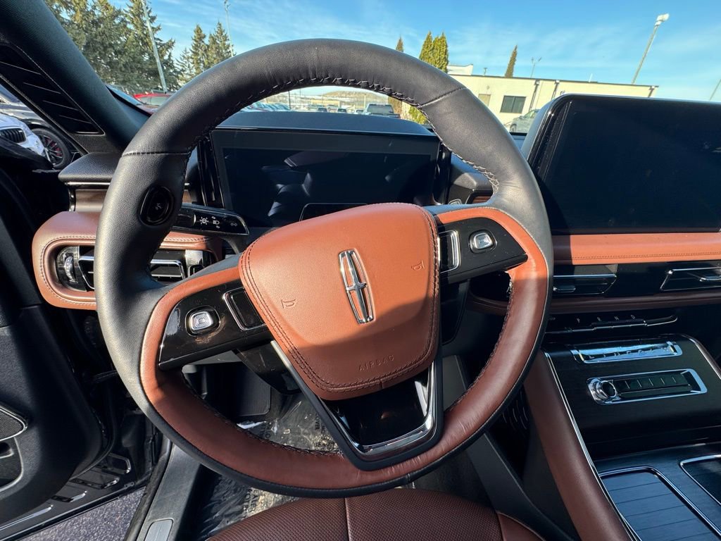 Used 2025 Lincoln Aviator Reserve w/ Jet Appearance Package image 17