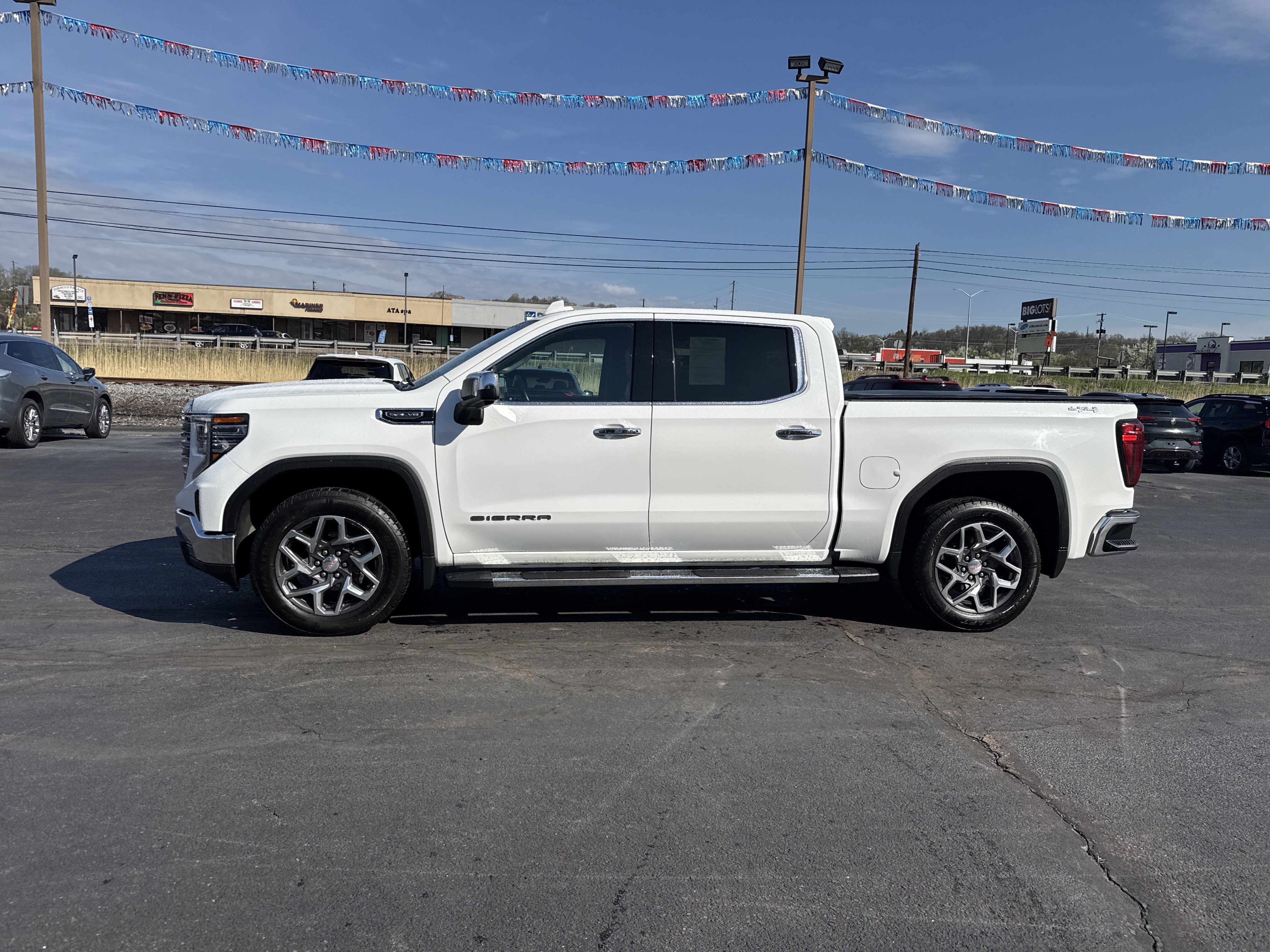 Used 2023 GMC Sierra 1500 SLT w/ SLT Premium Package AWD/4WD image 7