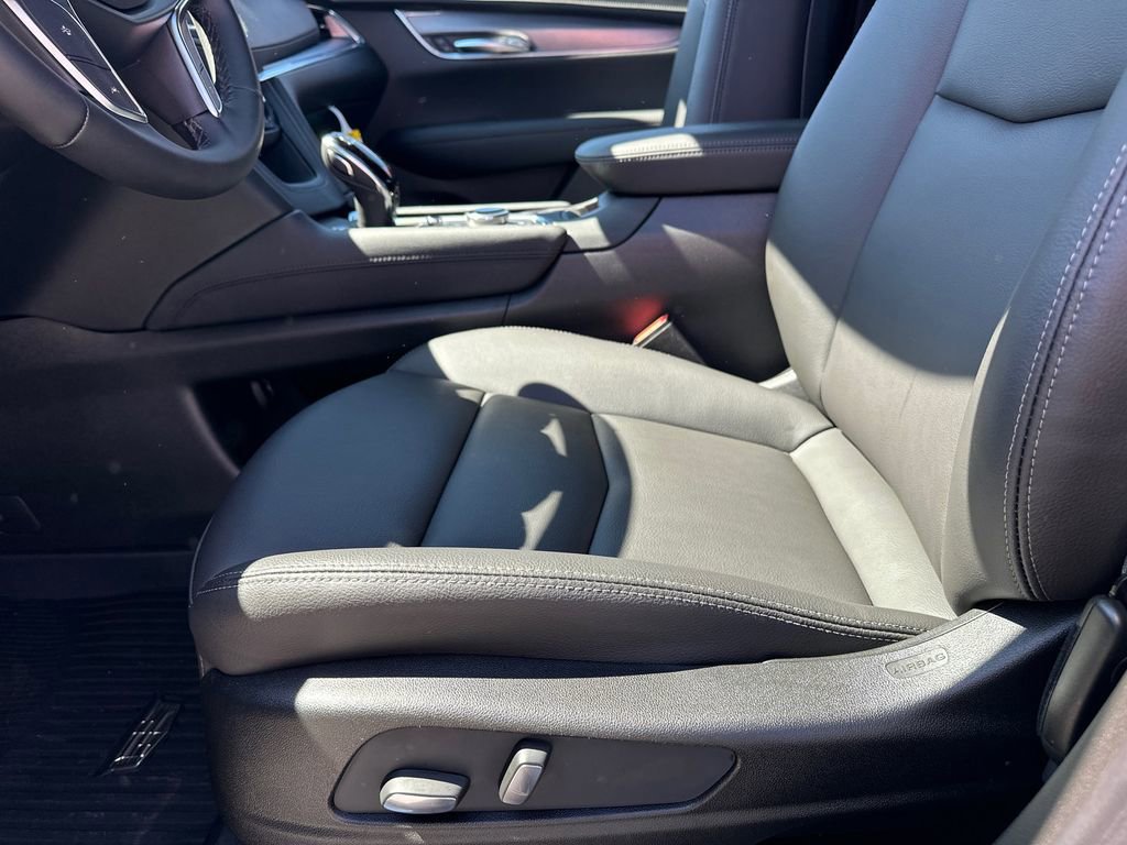 New 2026 Cadillac XT5 Luxury w/ LPO, Floor Liner Package image 9