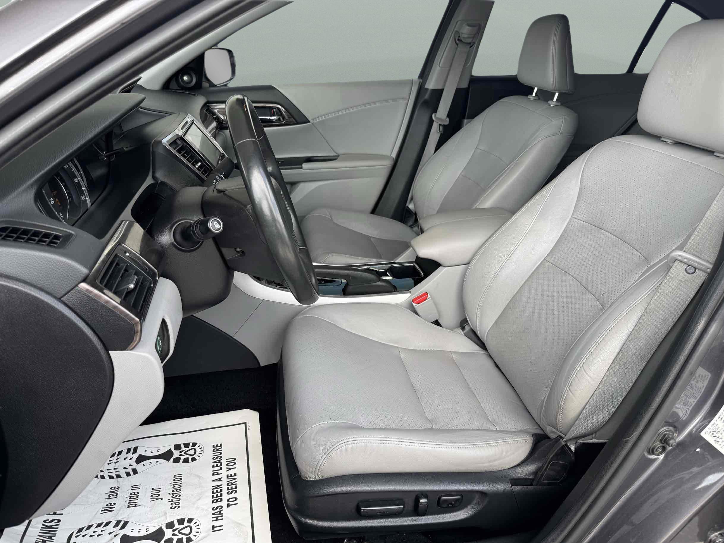 Used 2017 Honda Accord EX-L image 10