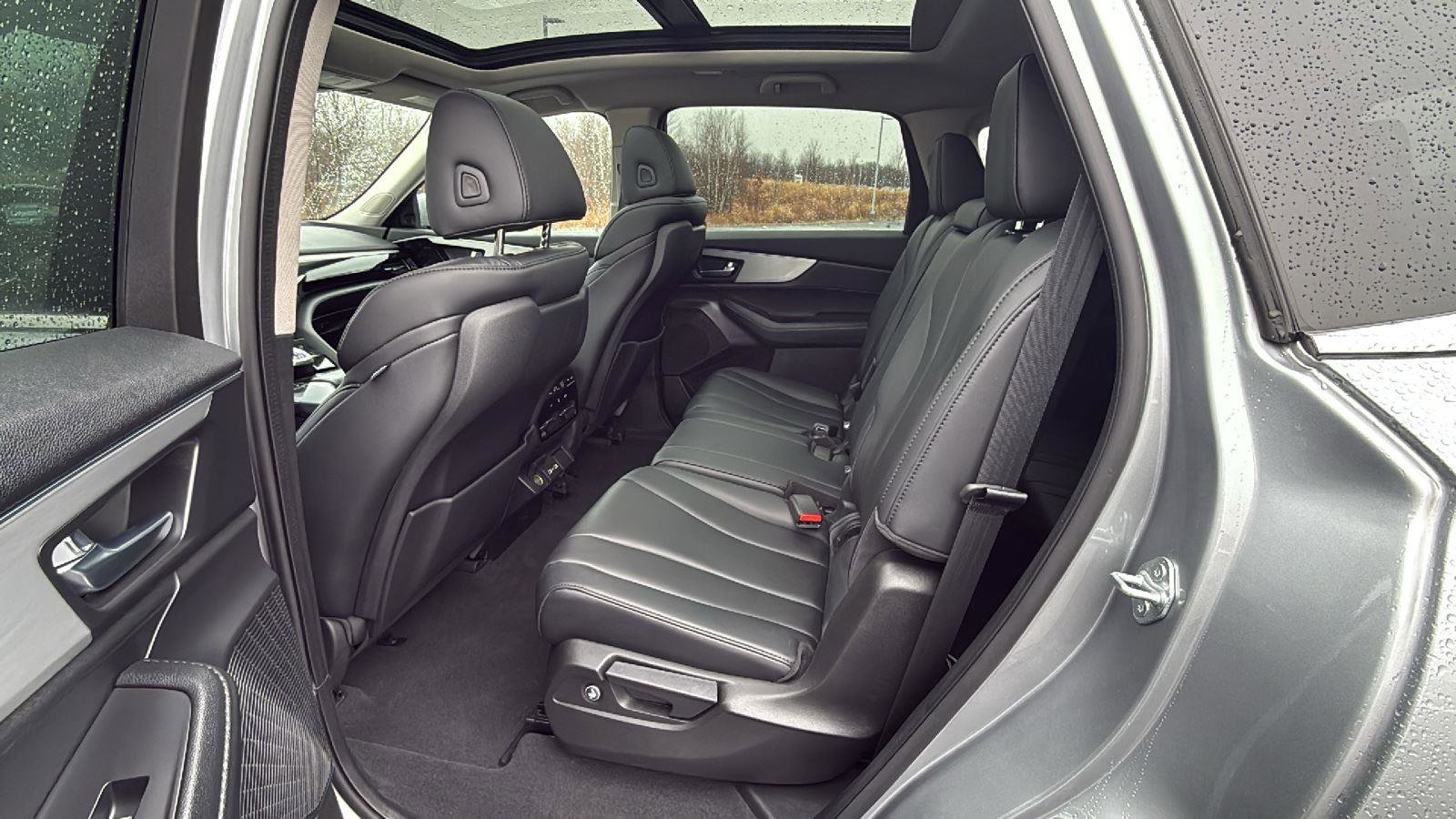 Used 2023 Acura MDX SH-AWD image 24