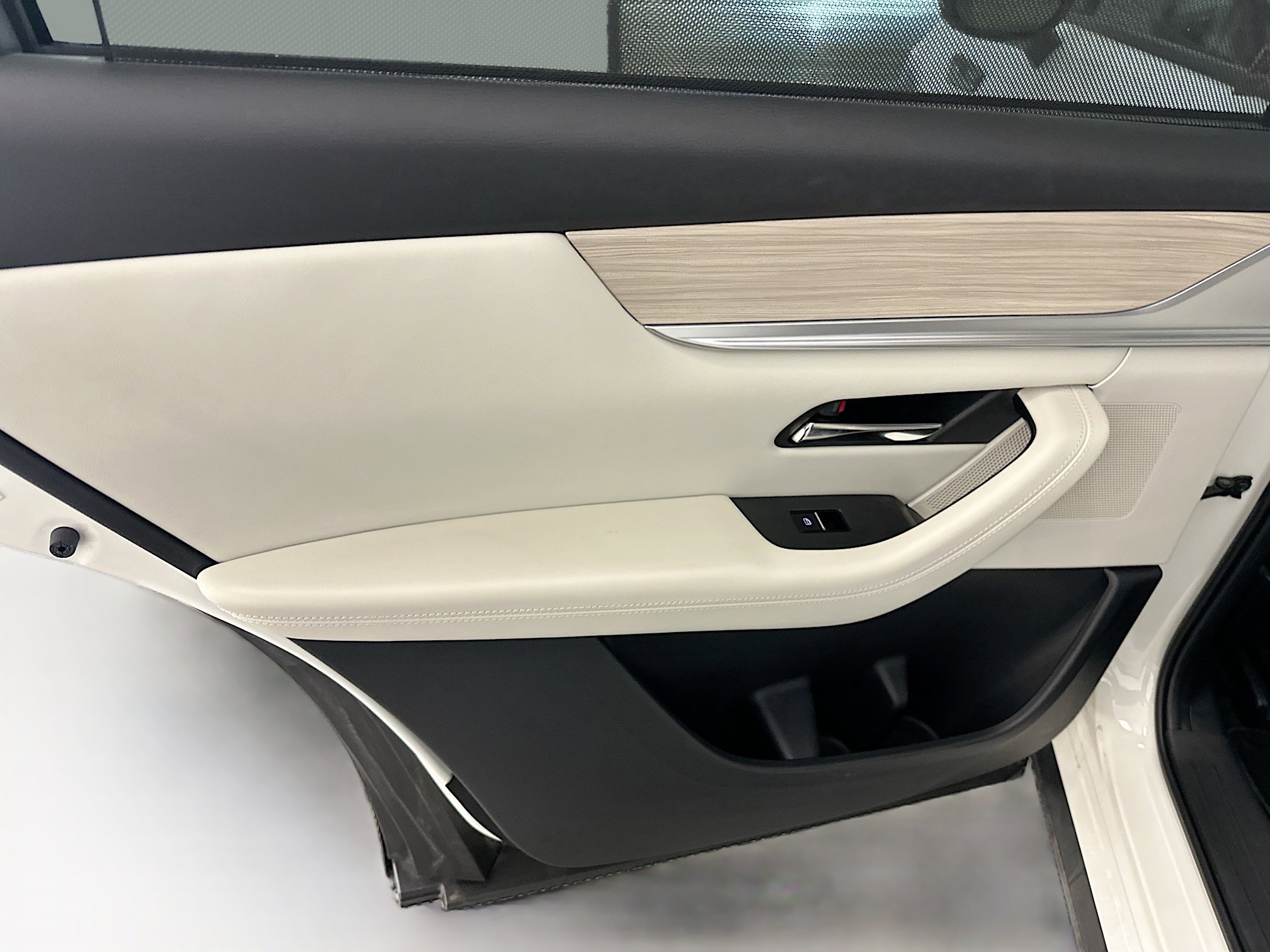 Used 2024 MAZDA CX-90 Plug-In Hybrid w/ Premium Plus image 28