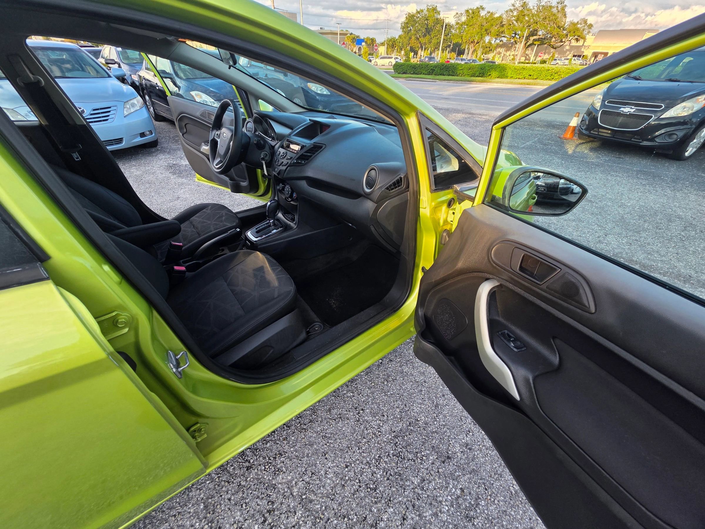 Used 2013 Ford Fiesta SE FWD image 19