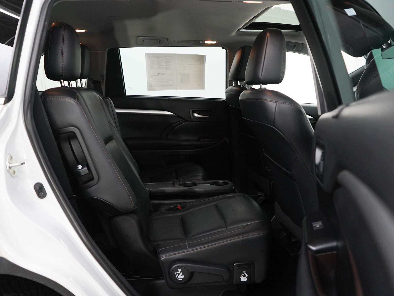 Used 2018 Toyota Highlander XLE AWD/4WD image 12