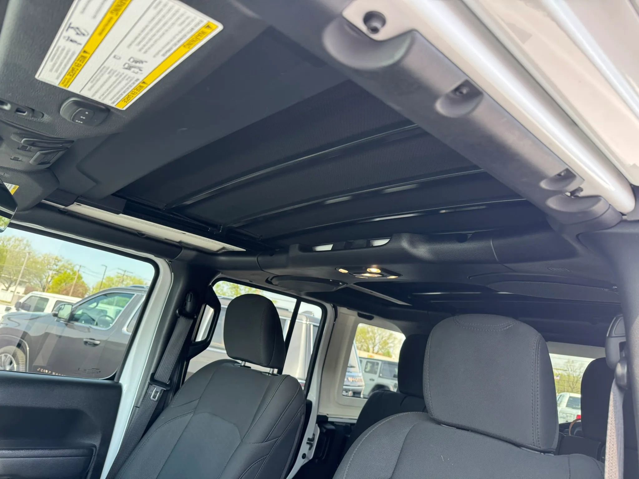 Used 2022 Jeep Wrangler Unlimited Sport w/ Sun And Sound Package AWD/4WD image 5