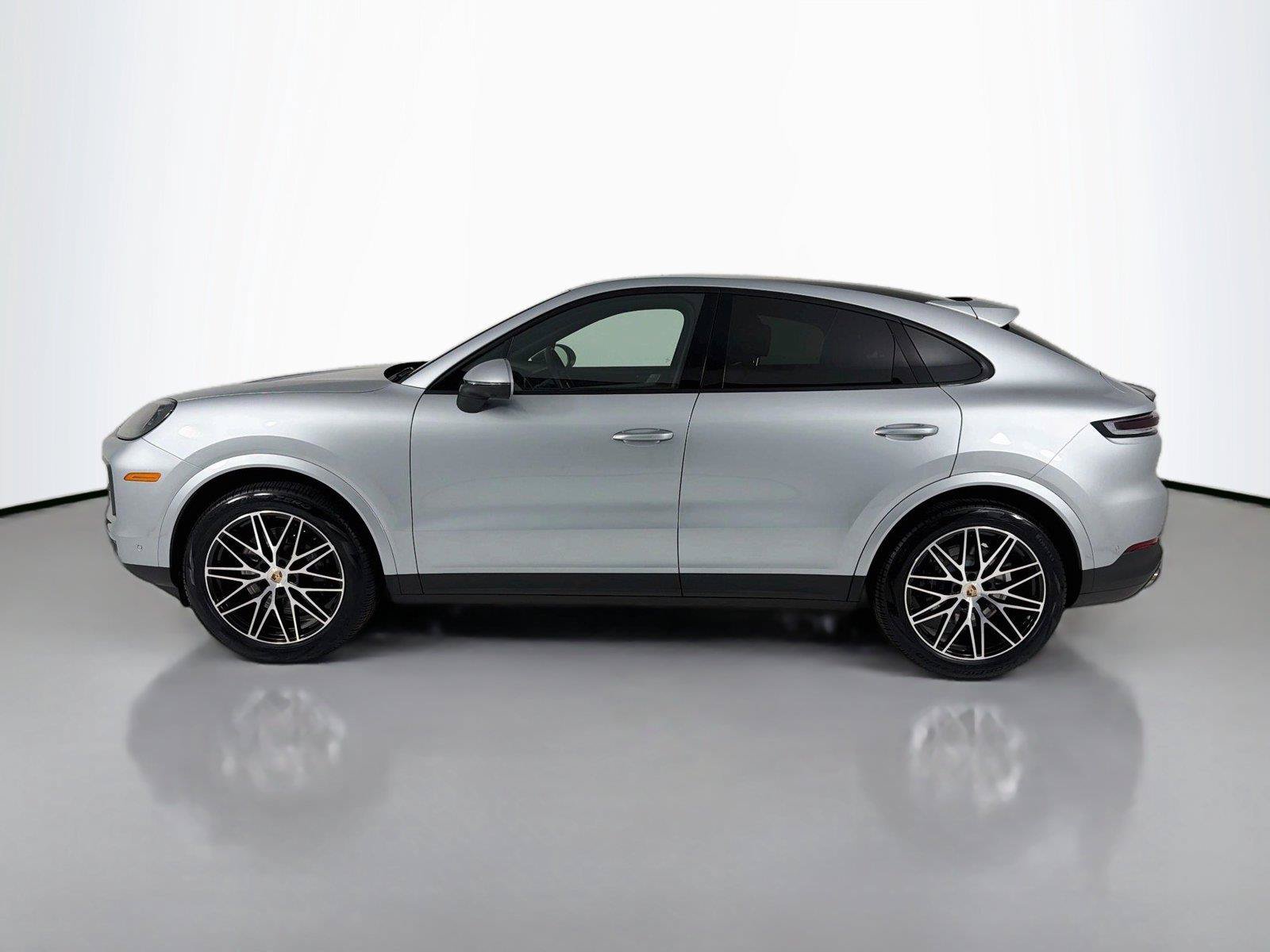 Certified 2025 Porsche Cayenne Coupe AWD/4WD image 2