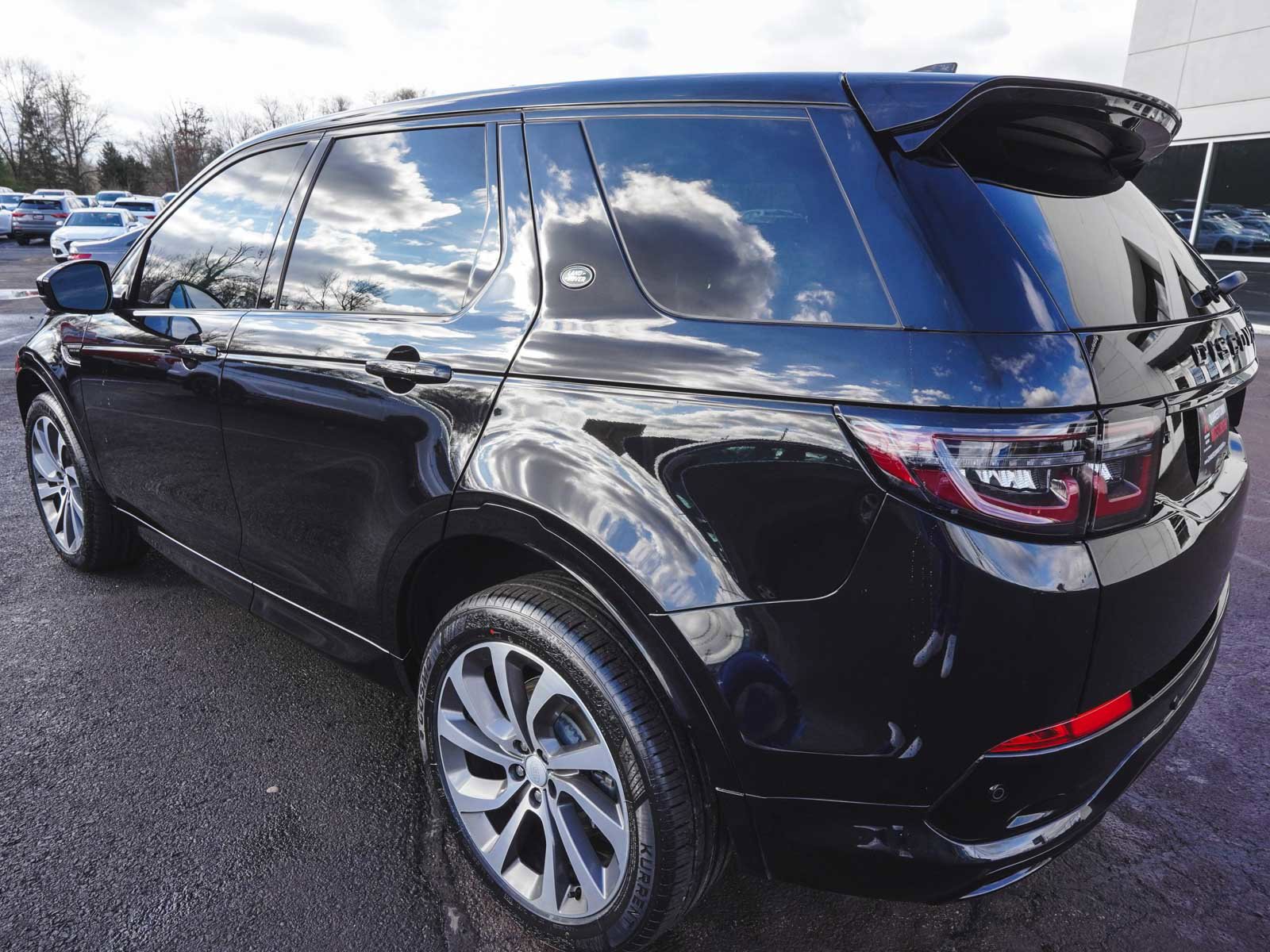 Used 2023 Land Rover Discovery Sport SE R-Dynamic image 7