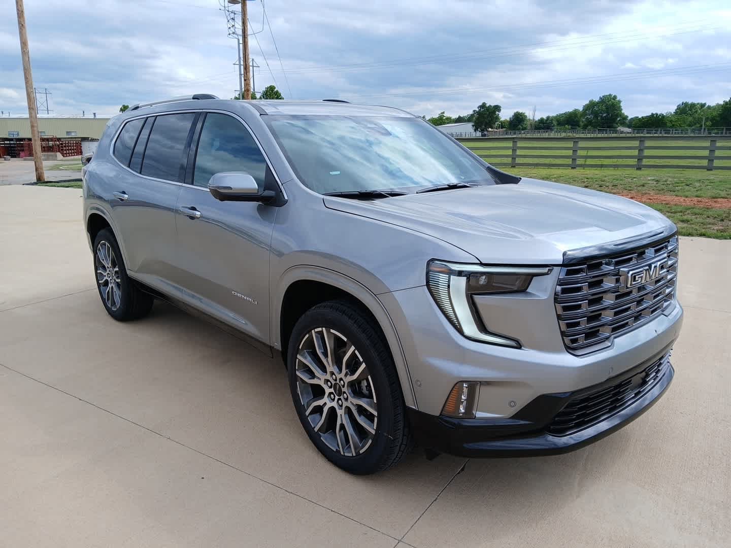 New 2026 GMC Acadia Denali Ultimate w/ LPO, Floor Liner Package AWD/4WD image 9