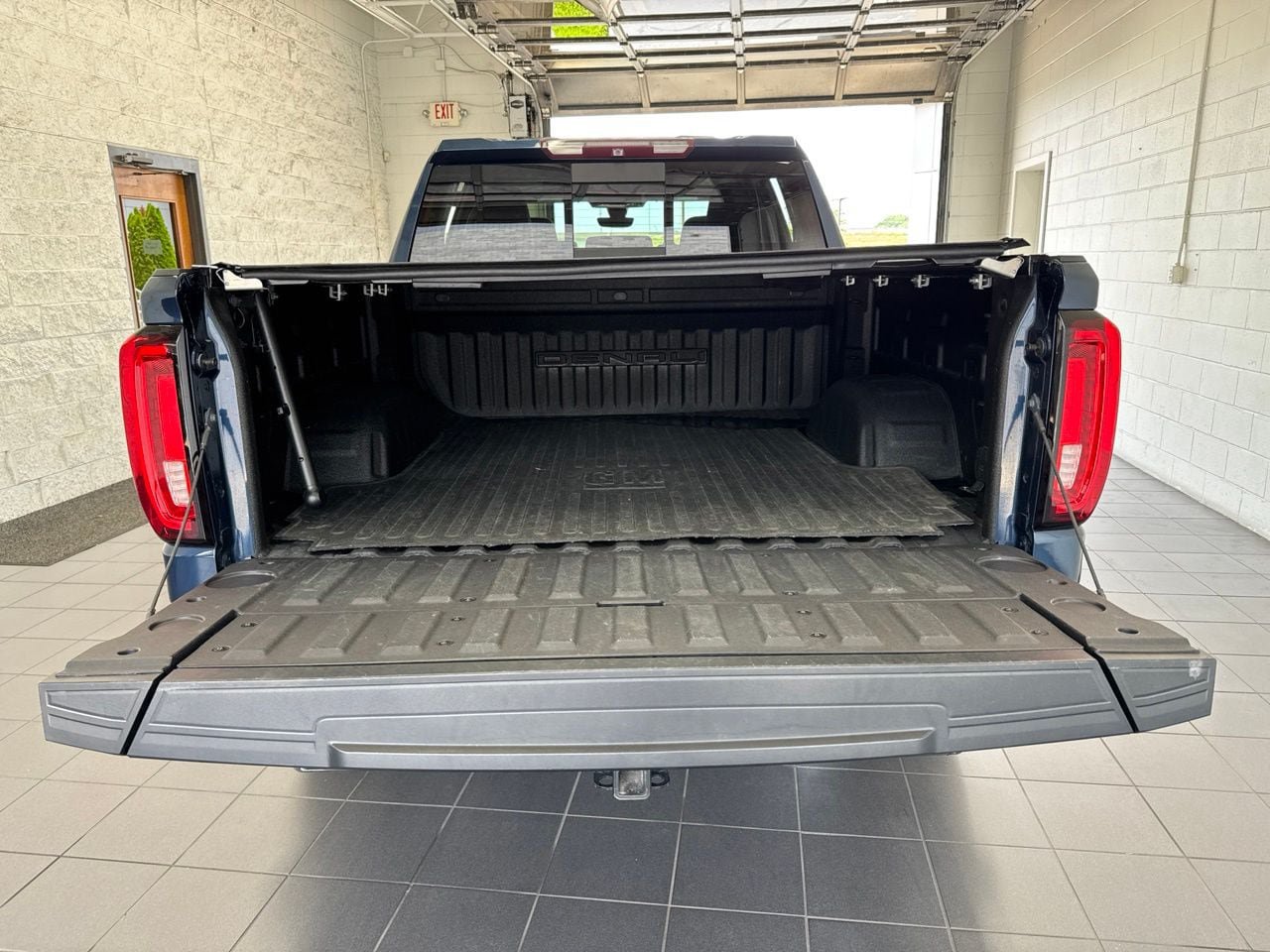Used 2019 GMC Sierra 1500 Denali w/ Denali Ultimate Package AWD/4WD image 10