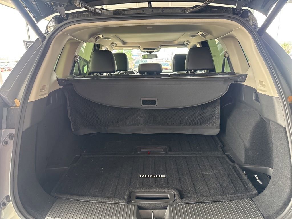 Used 2024 Nissan Rogue Platinum w/ Platinum Premium Package image 12