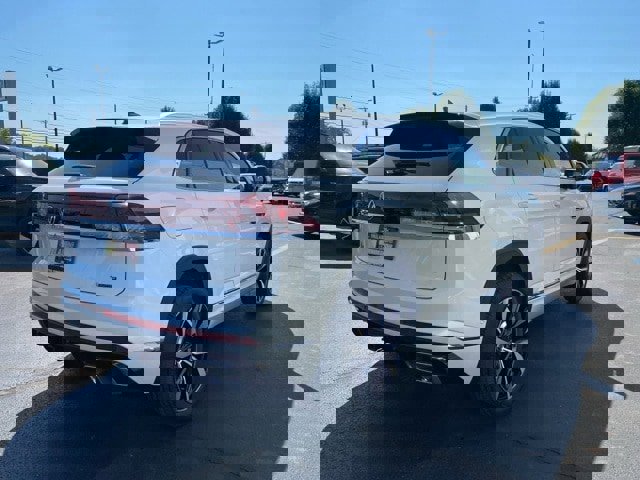 New 2026 Volkswagen Atlas Cross Sport SEL Premium R-Line image 9